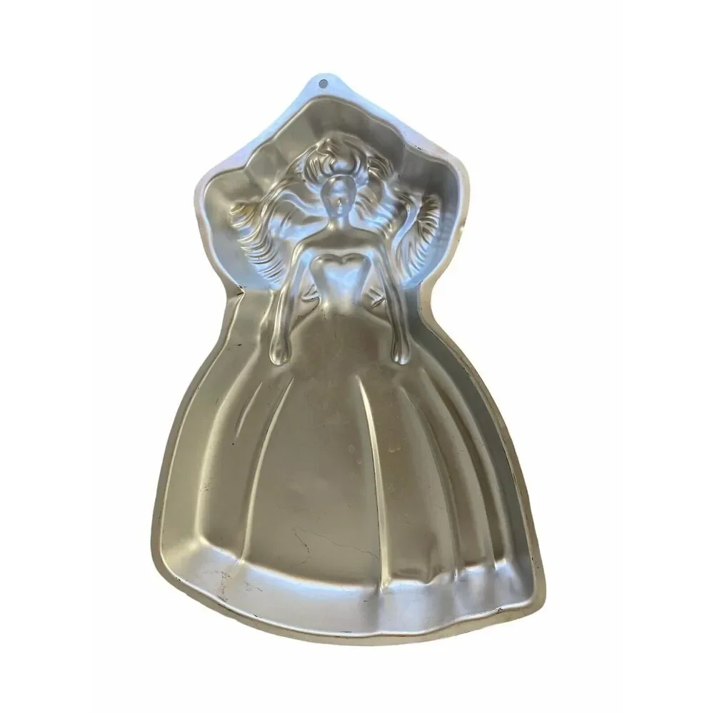 #4508 Vintage Estate princess cake mold Wilton